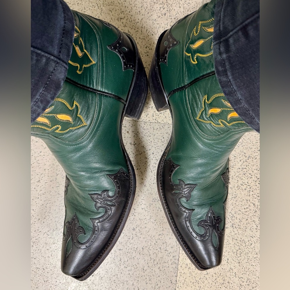 SOLD! BEAUTIFUL STALLION MEN’S COWBOY BOOTS💚